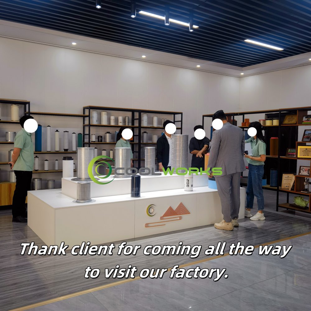 Agradecemos a los clientes por visitar nuestra fábrica y realizar un intercambio.